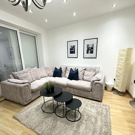 Retreat To A Stylish Ensuite In ロンドン エクステリア 写真