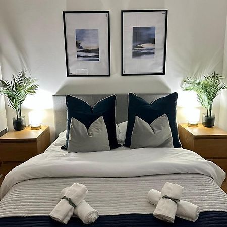 Retreat To A Stylish Ensuite In ロンドン エクステリア 写真